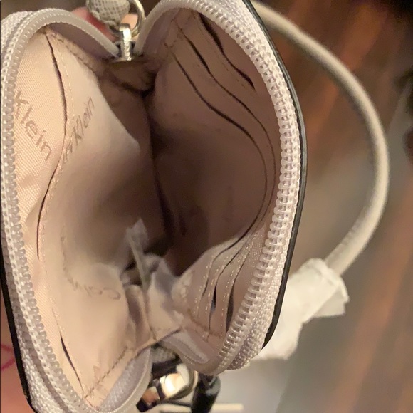 Calvin Klein phone/credit card holder - Picture 3 of 3